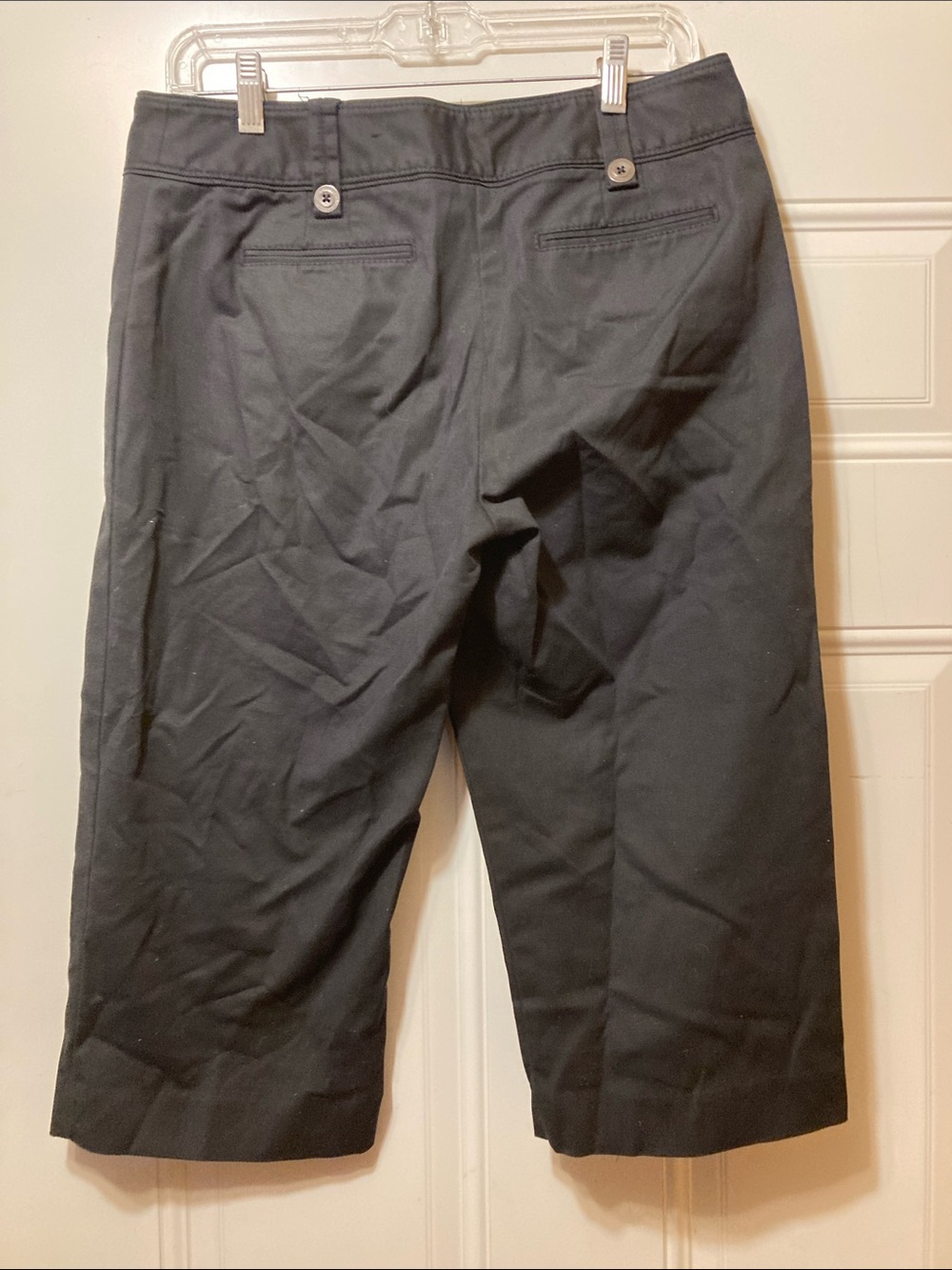 Black Mid-Length Capris 10